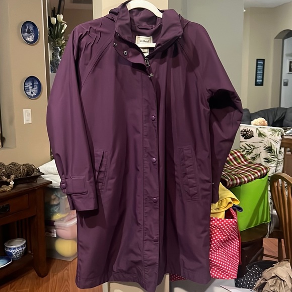 LL Bean rain jacket with detachable hood. - Picture 1 of 11